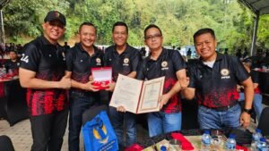 19-PENYERAHAN-TAHORNEG-DARI-SEKMILPRES-KEPADA-DANJEN-KOPASSUS